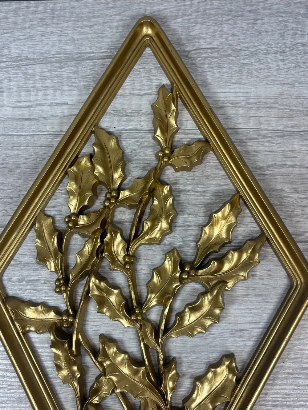 Vtg Syroco Inc Made In USA Mid Century Wall Diamond Plaque Winter Holly 60s
